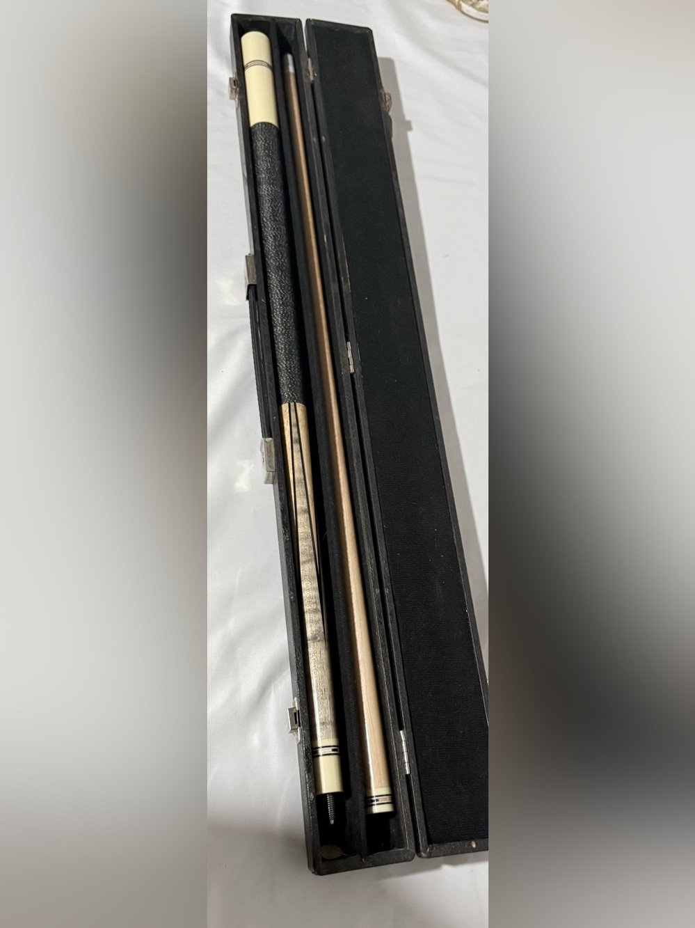 Vintage Players Pool Cue 2 Piece Hard Case Black Linen Or Rubber Middle Wrap